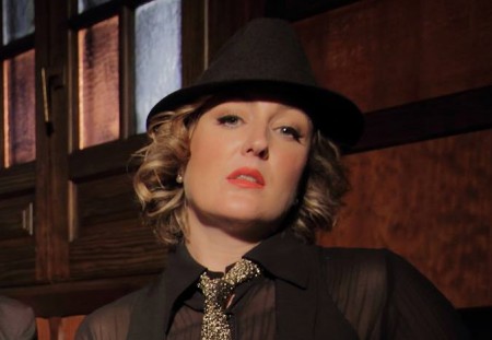 8) CRY ME A RIVER (MÓNICA MUÑOZ)